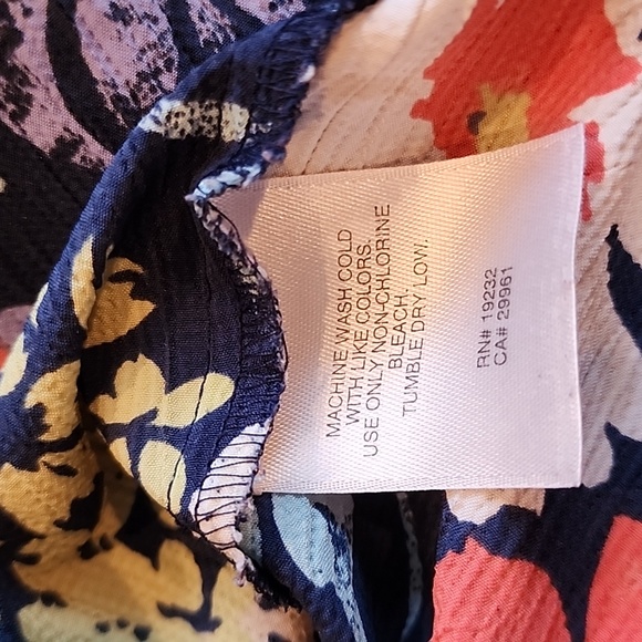 Alfred Dunner floral print blouse. - Picture 5 of 5